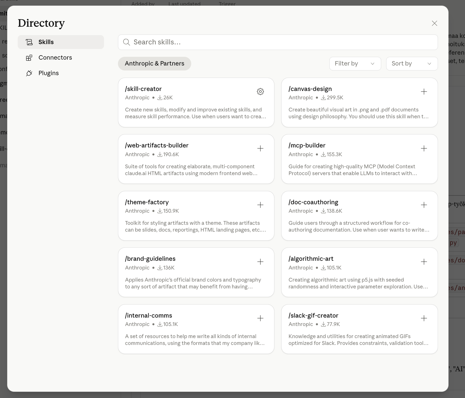 Clauden Skills Directory -näkymä, jossa näkyy Anthropicin virallisia Skillejä kuten skill-creator, canvas-design, web-artifacts-builder ja mcp-builder